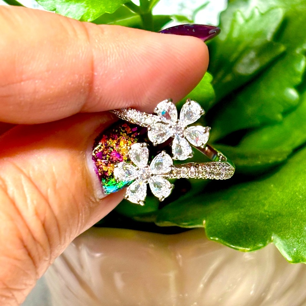 💍Adjustable one size fits most  Ring -gorgeous!